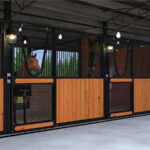 Rendered image of a horse stall with black metal bars and wooden panels, showing a horse inside.