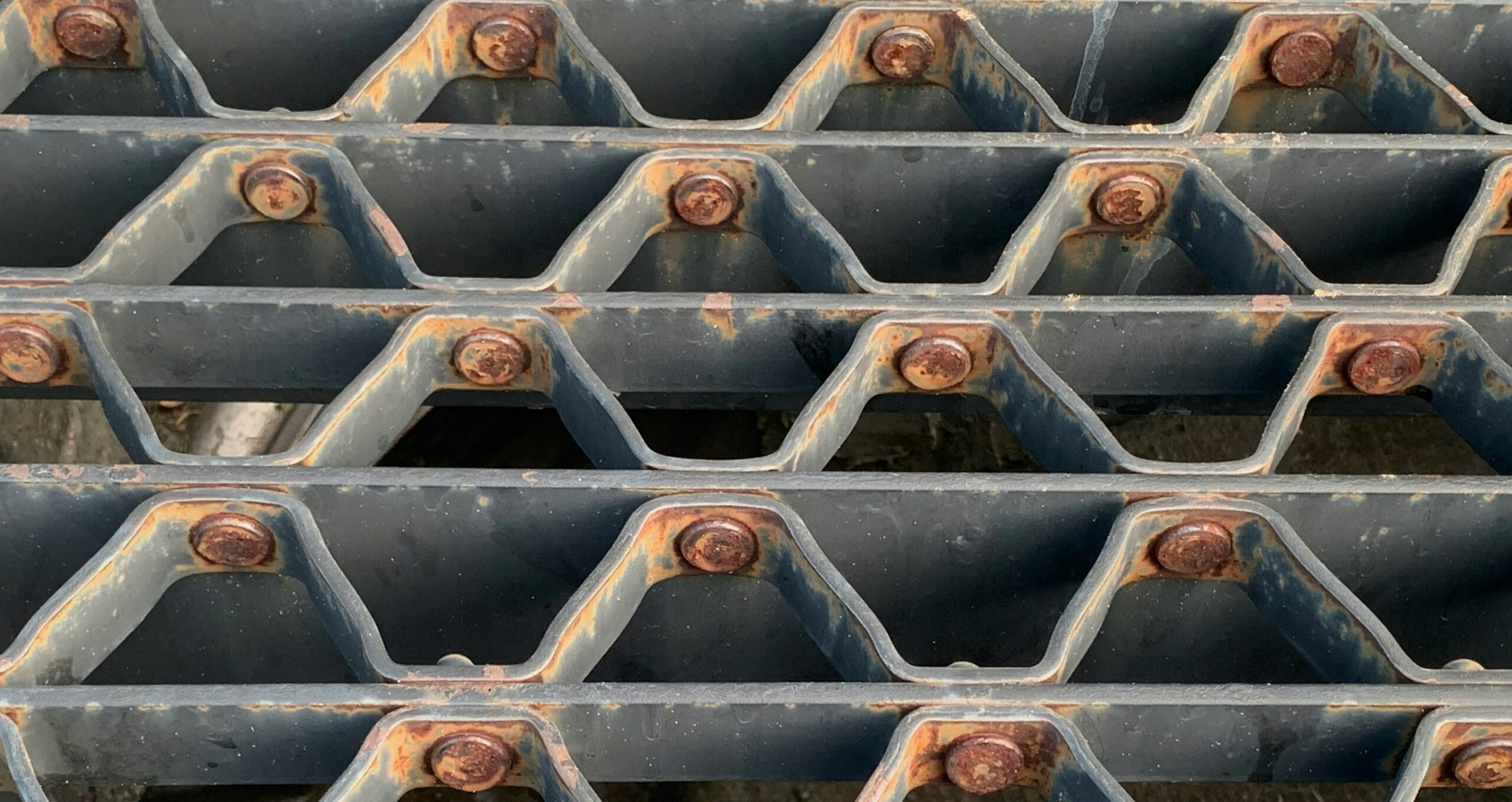 aluminum vs steel stall grilles Shipping and Logistics Cost Impact