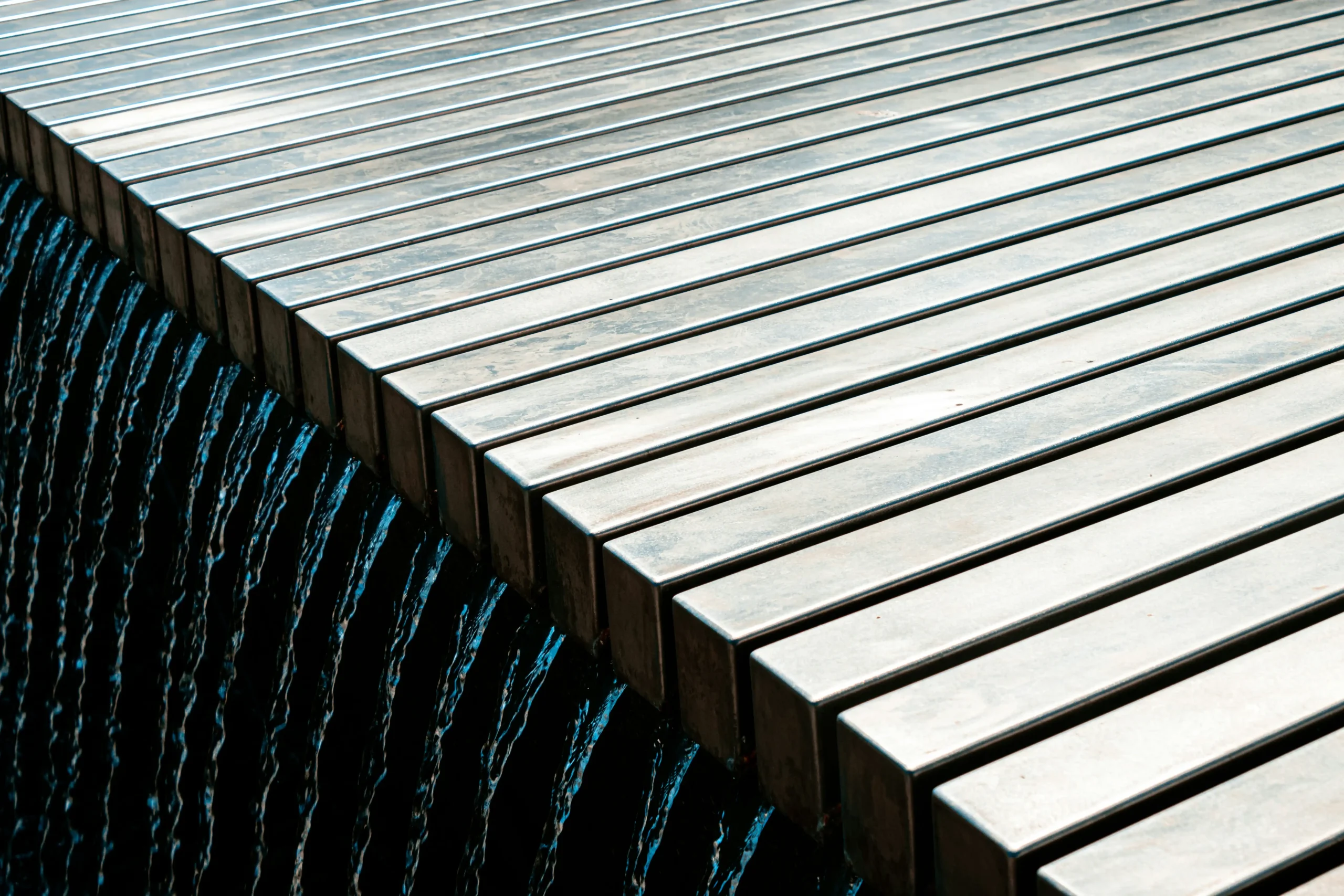 molten zinc galvanizing steel bath
