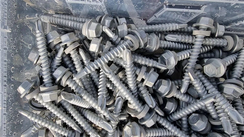 Hot-dip galvanised bolts and fasteners among raw materials for DIY stable kits